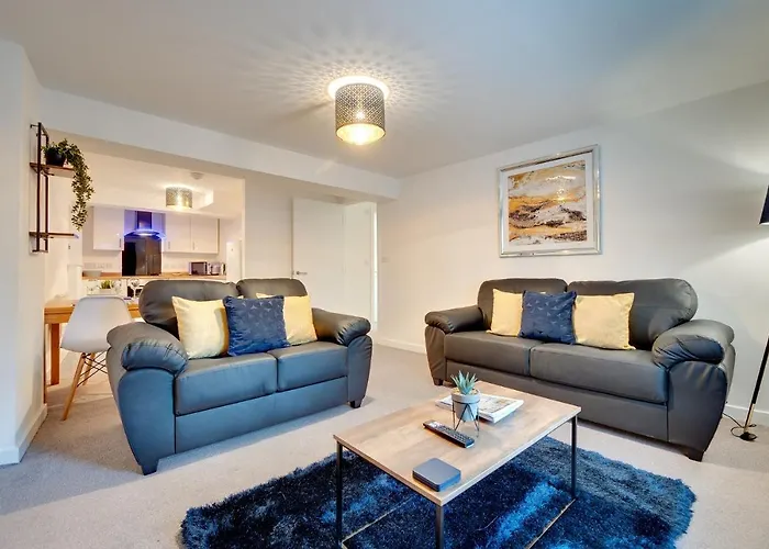 Charltons Bonds Apartments 2A By Week2Week